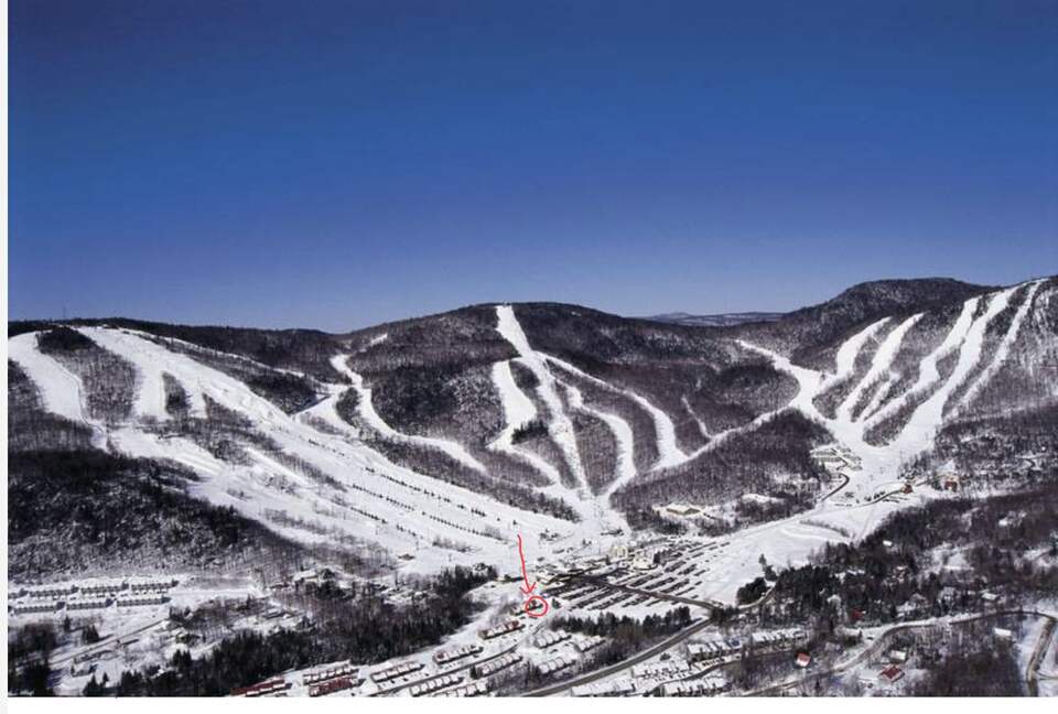 Near Old Quebec City: cozy ski-in ski-out chalet - Stoneham, Canada