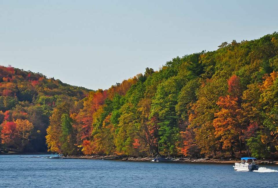 Luxury Log Home at 4 season Wisp Resort (ski-in/ski-out with Deep Creek Lake views; includes also private dock access) - McHenry, Maryland
