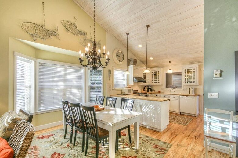 Isabella Cottage | Charming Coastal Retreat in Depoe Bay - Depoe Bay, Oregon