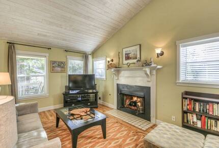 Isabella Cottage | Charming Coastal Retreat in Depoe Bay - Depoe Bay, Oregon