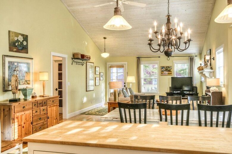 Isabella Cottage | Charming Coastal Retreat in Depoe Bay - Depoe Bay, Oregon