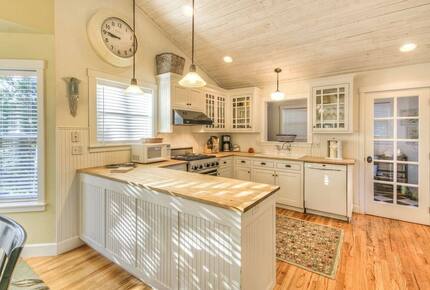 Isabella Cottage | Charming Coastal Retreat in Depoe Bay - Depoe Bay, Oregon