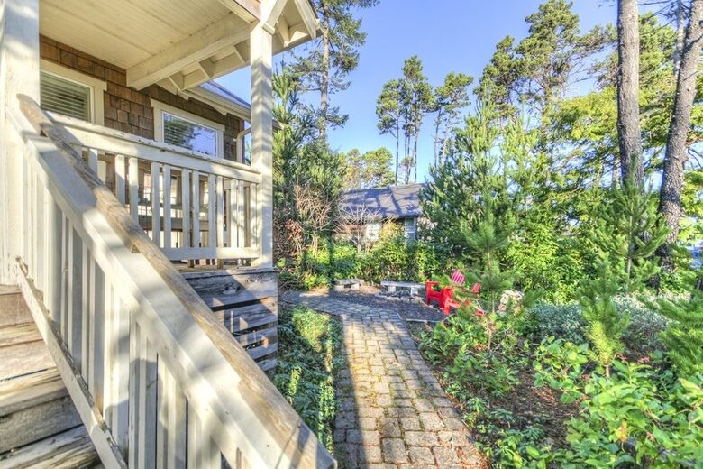 Isabella Cottage | Charming Coastal Retreat in Depoe Bay - Depoe Bay, Oregon