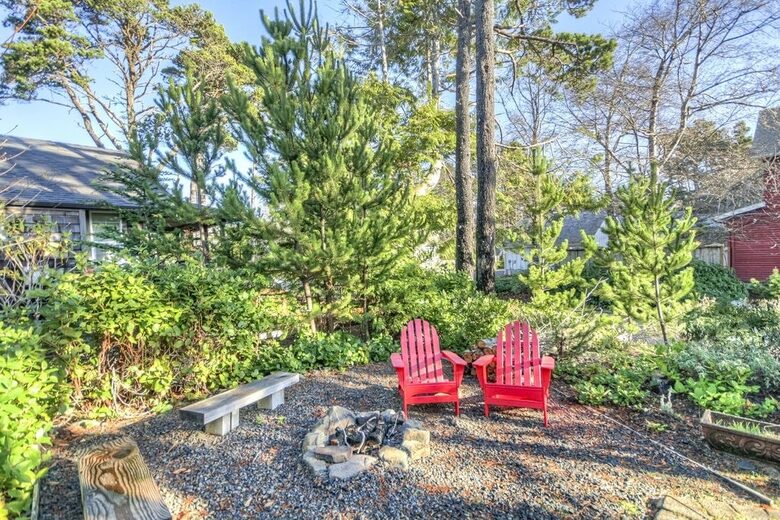 Isabella Cottage | Charming Coastal Retreat in Depoe Bay - Depoe Bay, Oregon