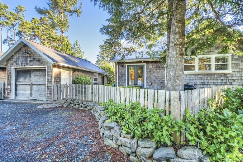 Isabella Cottage | Charming Coastal Retreat in Depoe Bay - Depoe Bay, Oregon