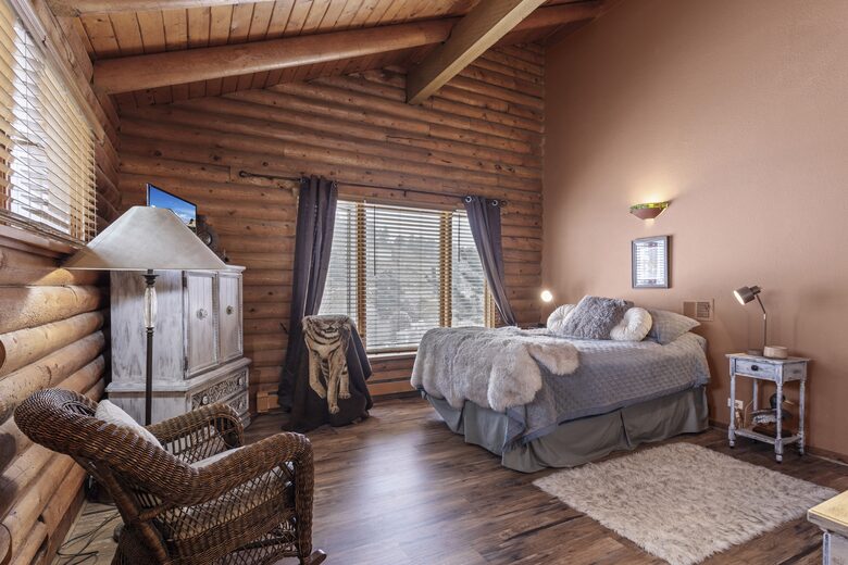 2ND MASTER BEDROOM WITH ENSUITE BATHROOM