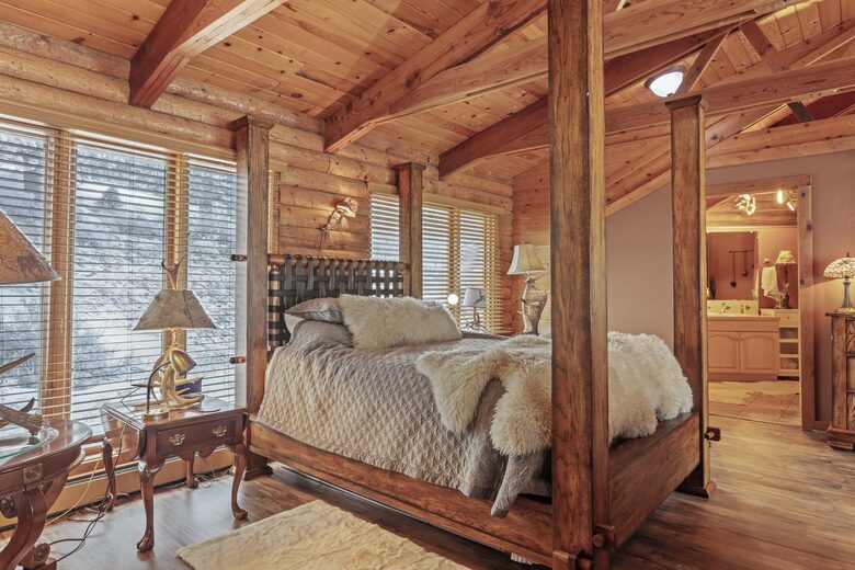 Master Suite 750 sf with ensuite full bathroom