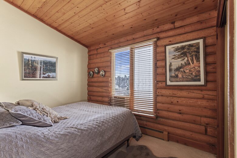 3rd room with queen bed