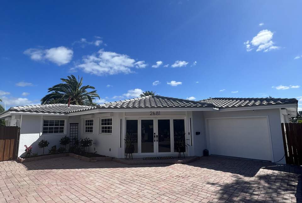 Waterfront Paradise | With pool and hot tub | Minutes from beach - Pompano Beach, Florida