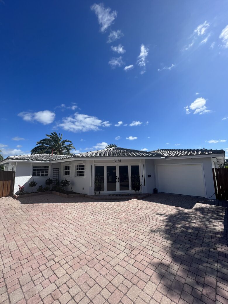 Waterfront Paradise | With pool and hot tub | Minutes from beach - Pompano Beach, Florida