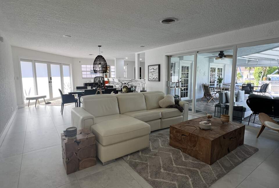 Waterfront Paradise | With pool and hot tub | Minutes from beach - Pompano Beach, Florida