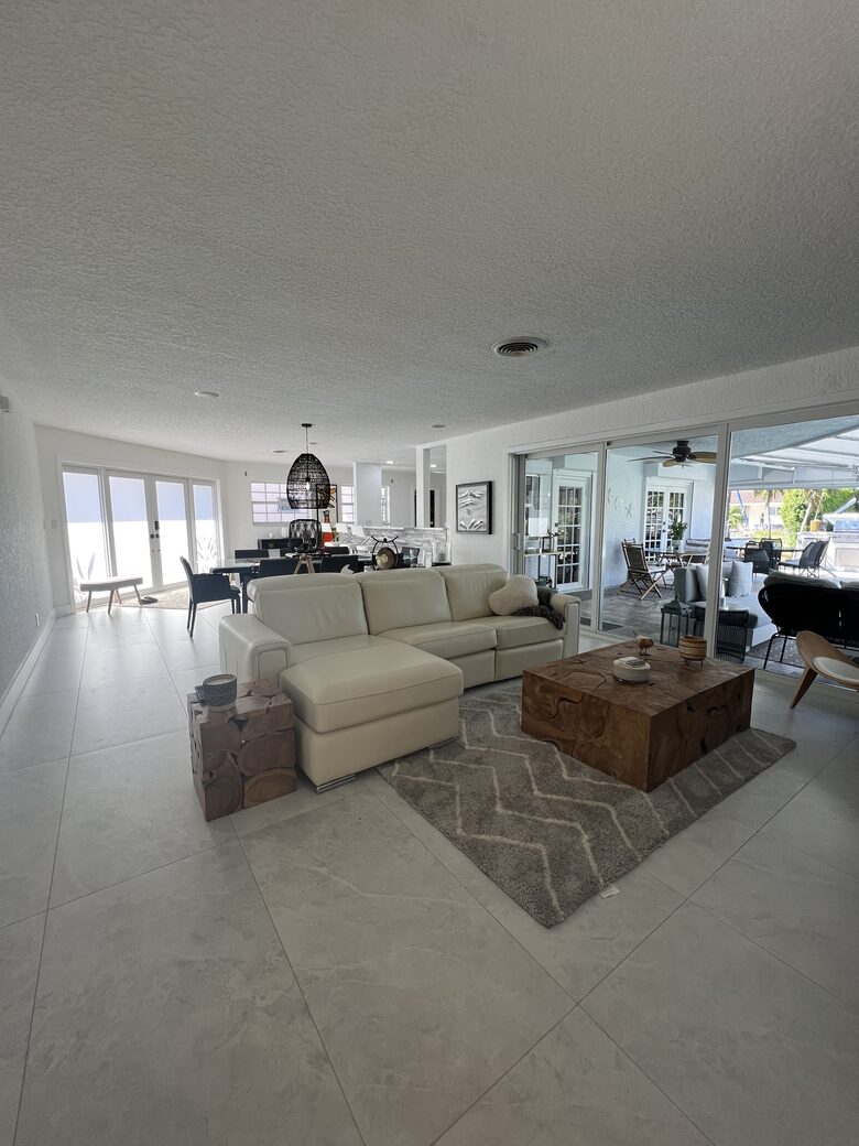 Waterfront Paradise | With pool and hot tub | Minutes from beach - Pompano Beach, Florida
