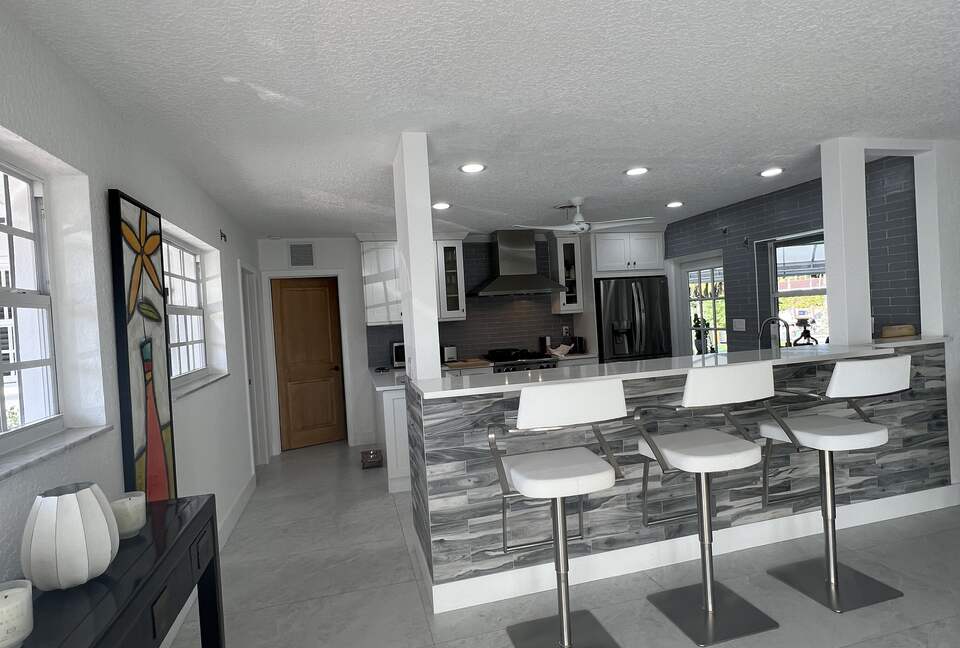 Waterfront Paradise | With pool and hot tub | Minutes from beach - Pompano Beach, Florida