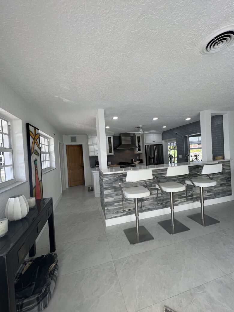 Waterfront Paradise | With pool and hot tub | Minutes from beach - Pompano Beach, Florida