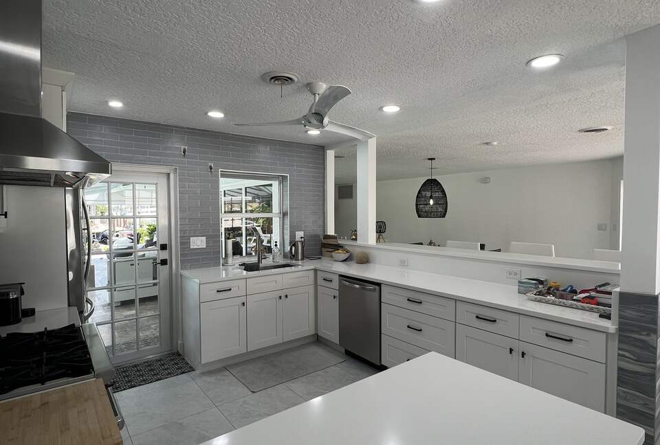 Waterfront Paradise | With pool and hot tub | Minutes from beach - Pompano Beach, Florida