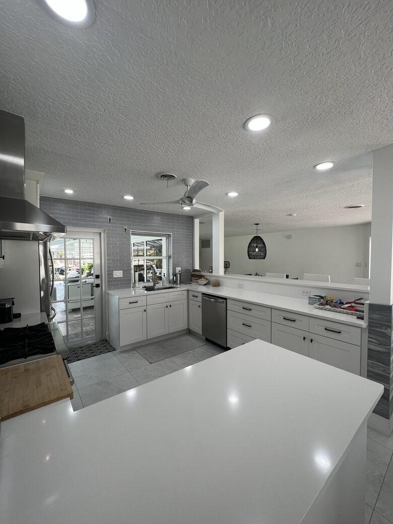 Waterfront Paradise | With pool and hot tub | Minutes from beach - Pompano Beach, Florida