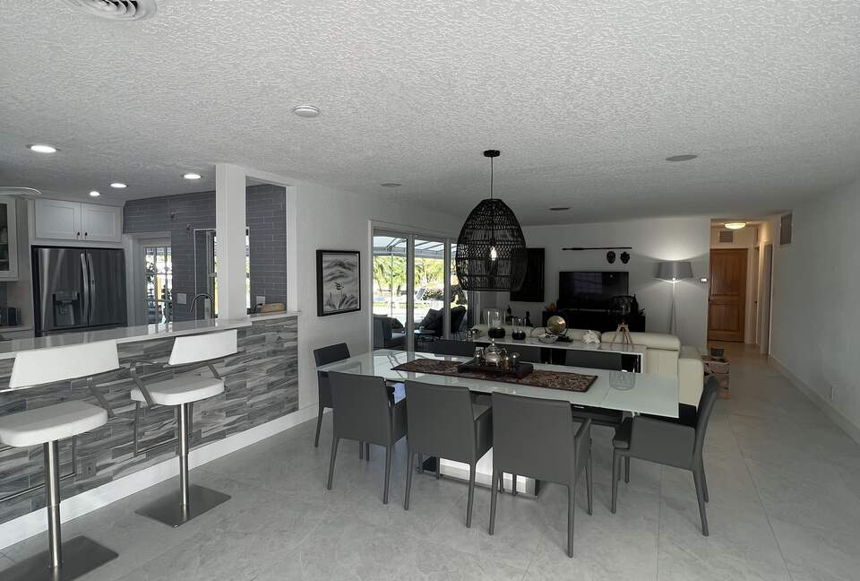 Waterfront Paradise | With pool and hot tub | Minutes from beach - Pompano Beach, Florida