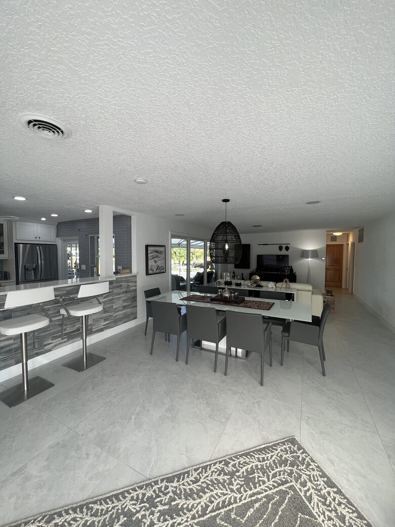 Waterfront Paradise | With pool and hot tub | Minutes from beach - Pompano Beach, Florida