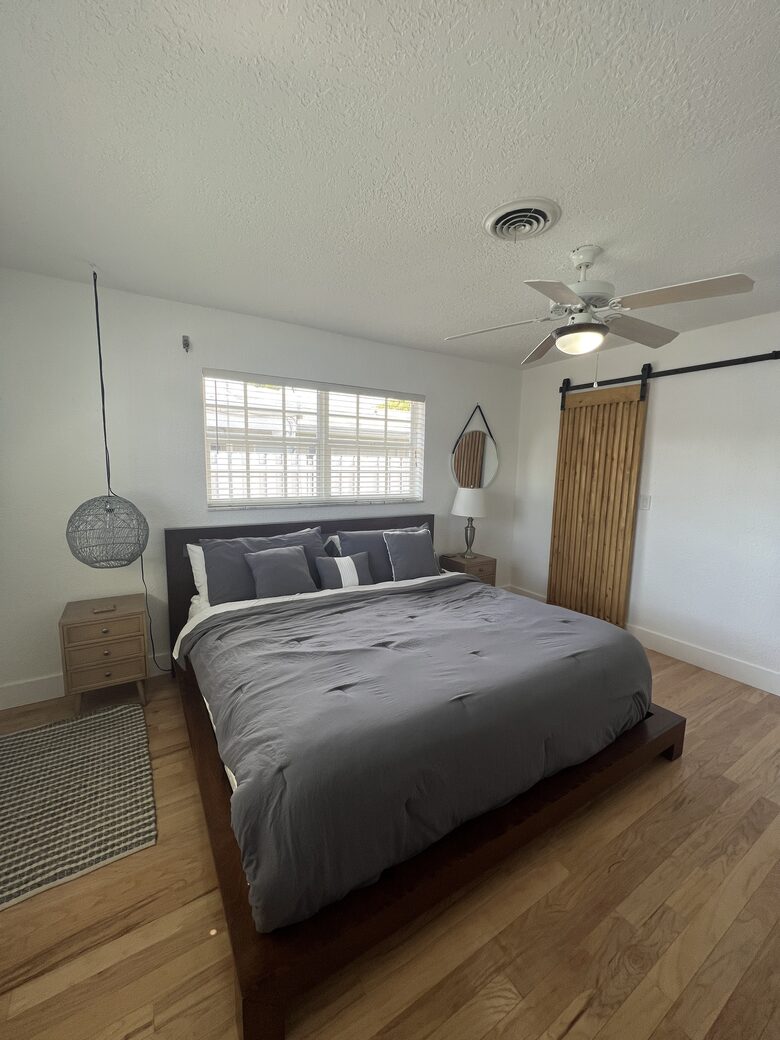 Waterfront Paradise | With pool and hot tub | Minutes from beach - Pompano Beach, Florida