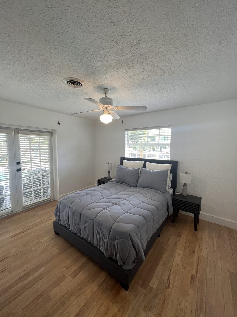 Waterfront Paradise | With pool and hot tub | Minutes from beach - Pompano Beach, Florida