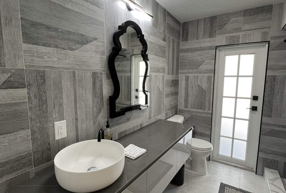 Waterfront Paradise | With pool and hot tub | Minutes from beach - Pompano Beach, Florida