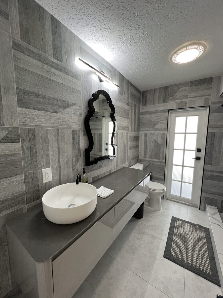 Waterfront Paradise | With pool and hot tub | Minutes from beach - Pompano Beach, Florida