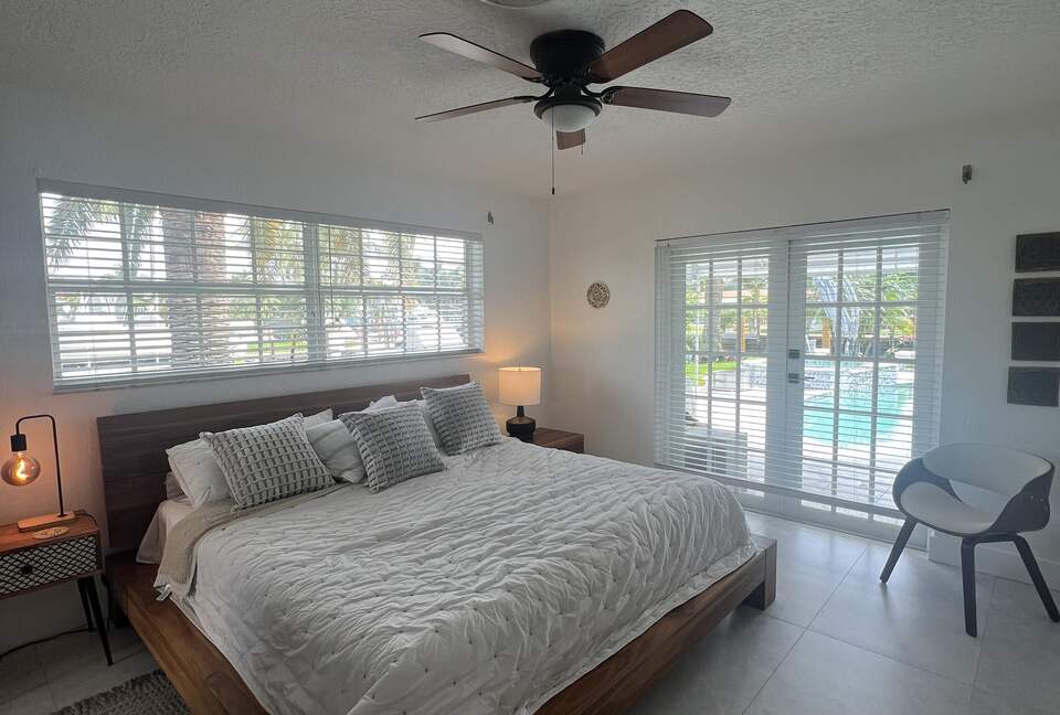 Waterfront Paradise | With pool and hot tub | Minutes from beach - Pompano Beach, Florida