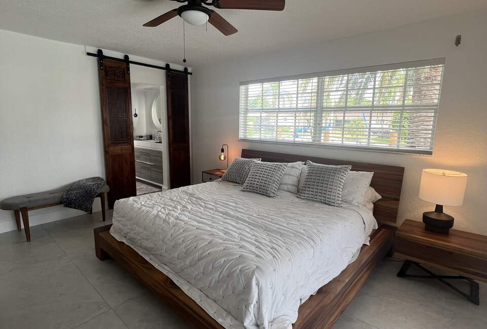 Waterfront Paradise | With pool and hot tub | Minutes from beach - Pompano Beach, Florida