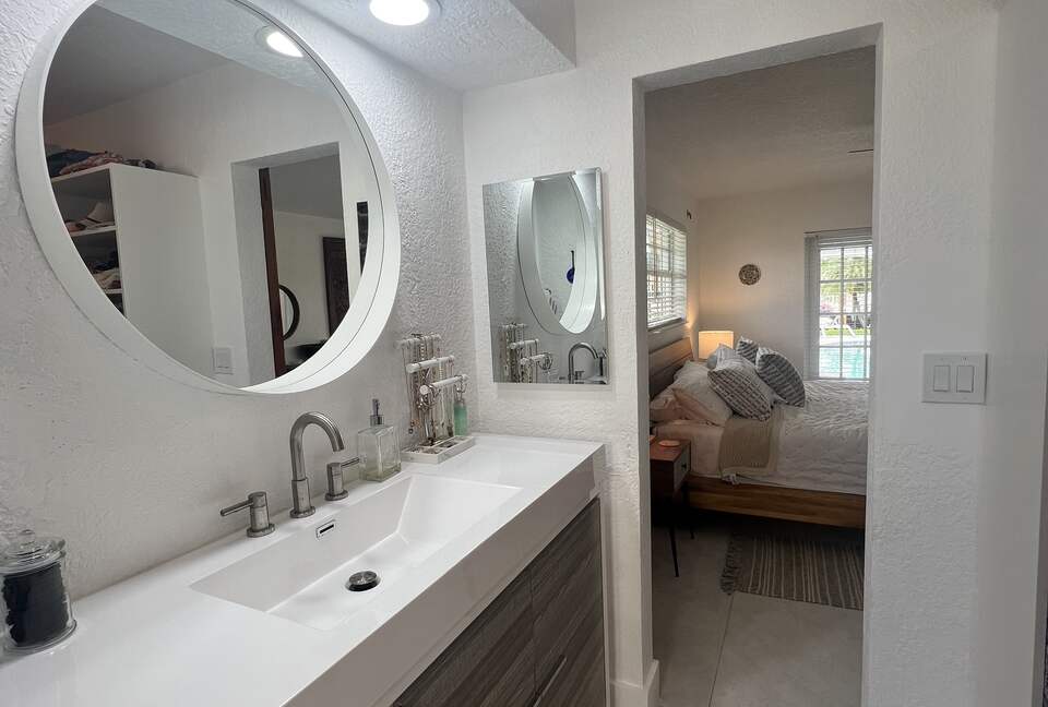 Waterfront Paradise | With pool and hot tub | Minutes from beach - Pompano Beach, Florida