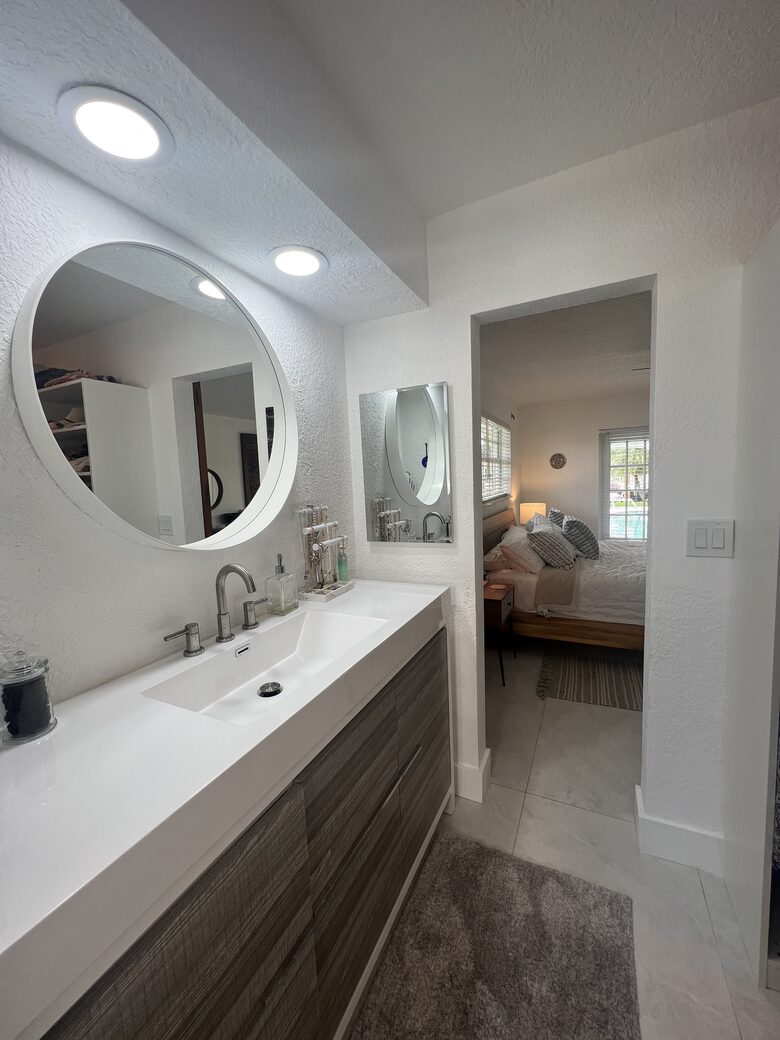 Waterfront Paradise | With pool and hot tub | Minutes from beach - Pompano Beach, Florida