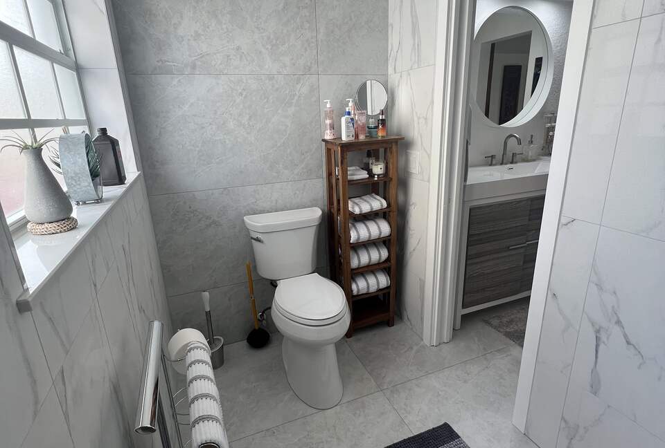 Waterfront Paradise | With pool and hot tub | Minutes from beach - Pompano Beach, Florida