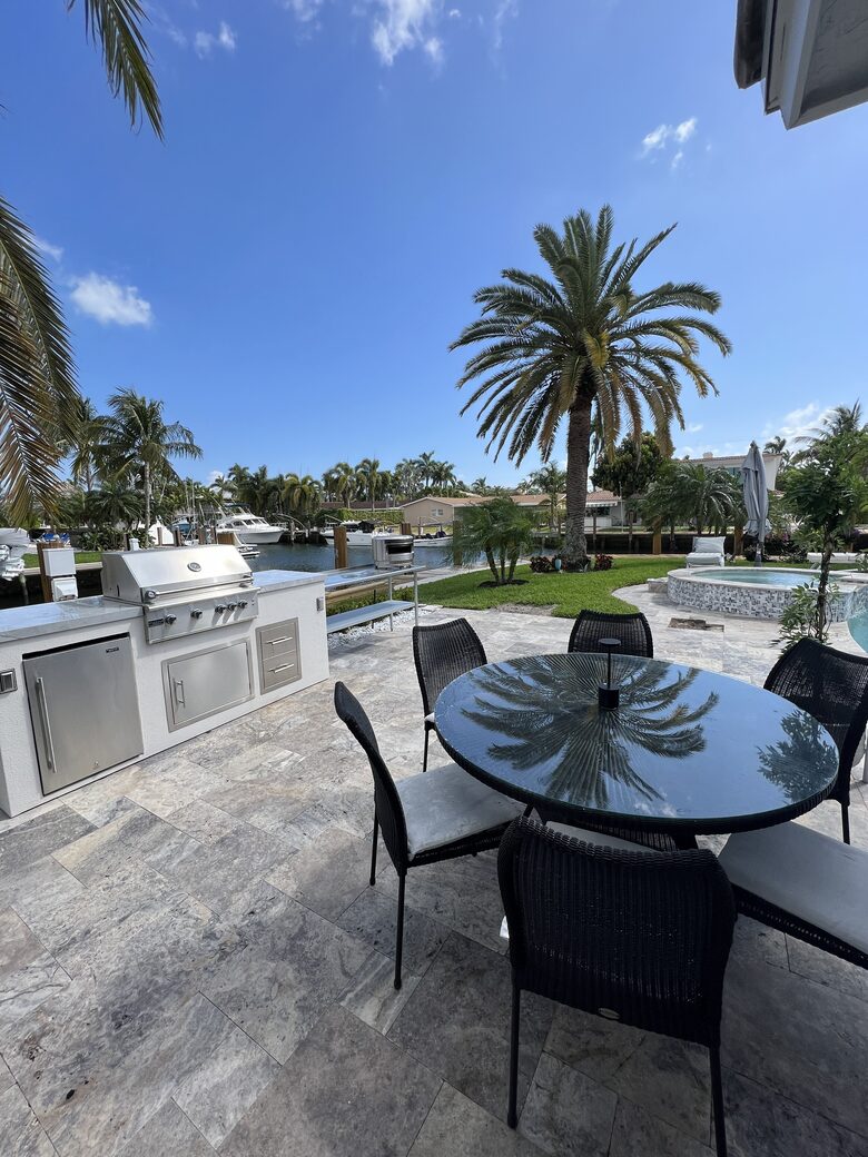 Waterfront Paradise | With pool and hot tub | Minutes from beach - Pompano Beach, Florida