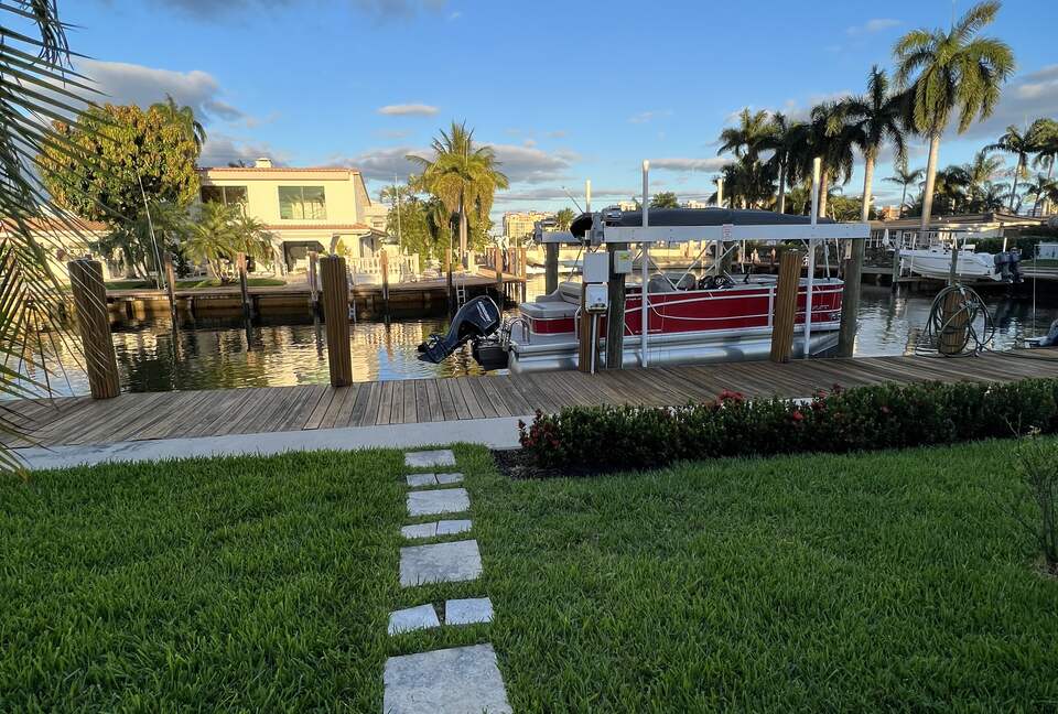 Waterfront Paradise | With pool and hot tub | Minutes from beach - Pompano Beach, Florida