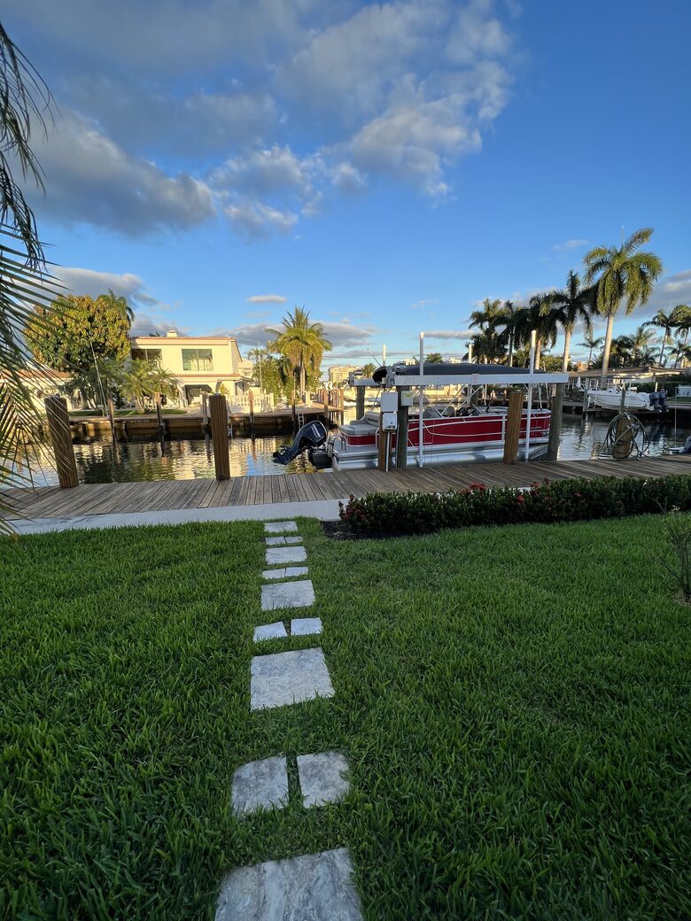 Waterfront Paradise | With pool and hot tub | Minutes from beach - Pompano Beach, Florida