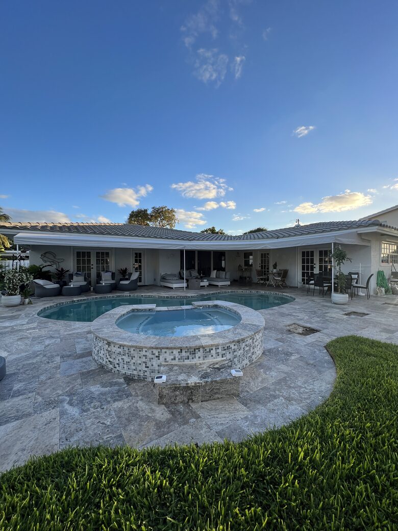 Waterfront Paradise | With pool and hot tub | Minutes from beach - Pompano Beach, Florida