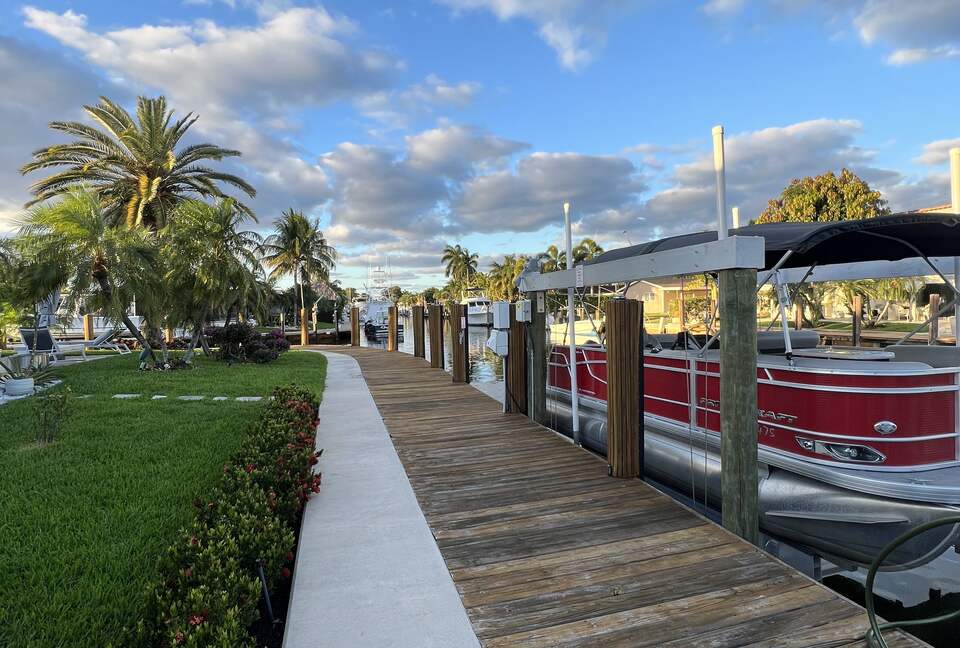 Waterfront Paradise | With pool and hot tub | Minutes from beach - Pompano Beach, Florida