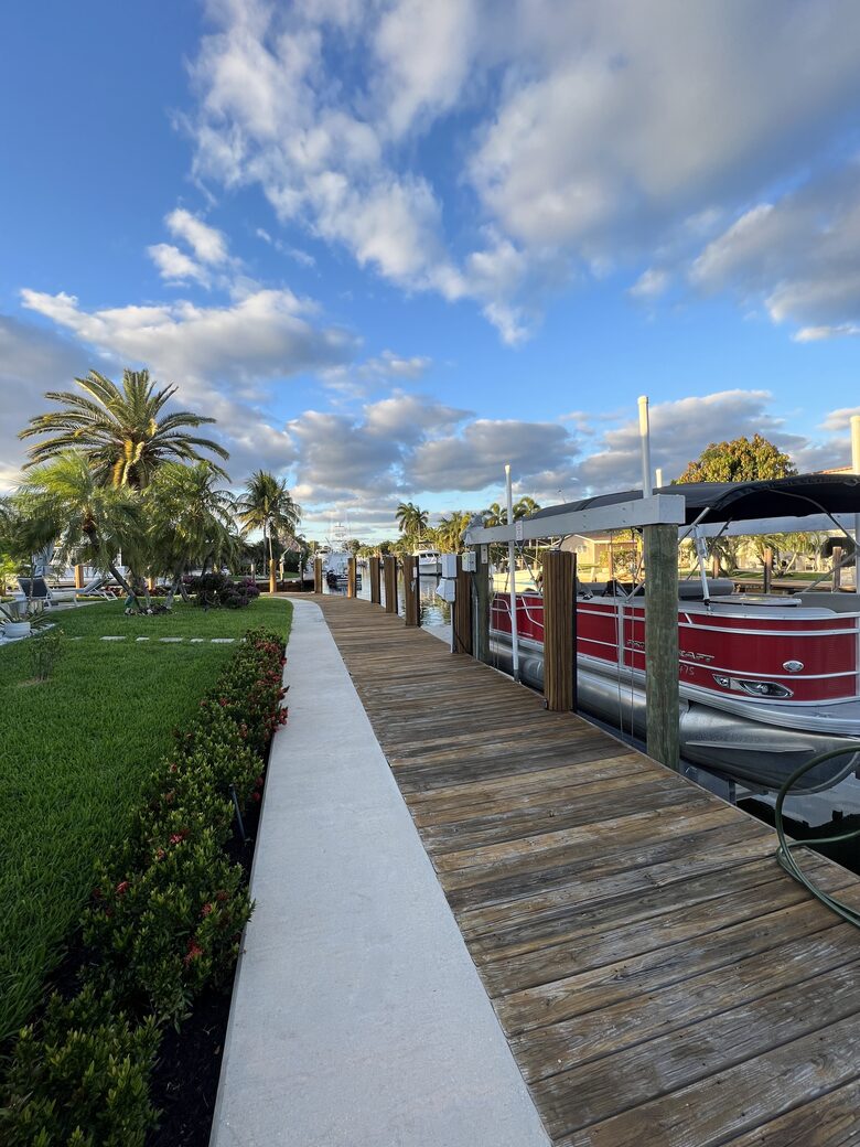 Waterfront Paradise | With pool and hot tub | Minutes from beach - Pompano Beach, Florida
