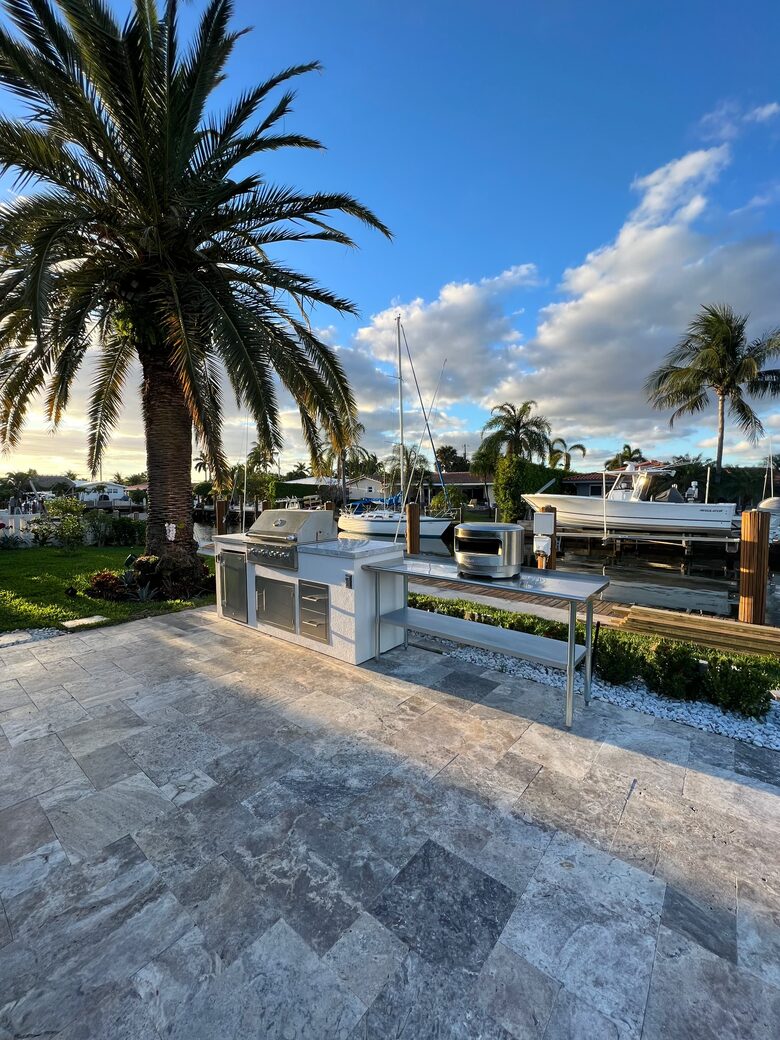 Waterfront Paradise | With pool and hot tub | Minutes from beach - Pompano Beach, Florida