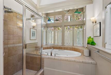 Master bath with both jetted tub and shower