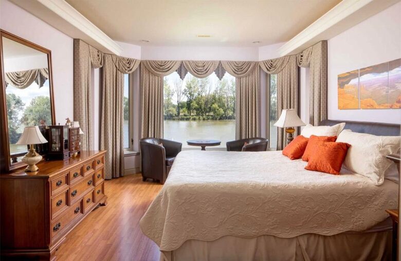 7 bedroom Villa on Lake St Clair - Lakeshore, Canada