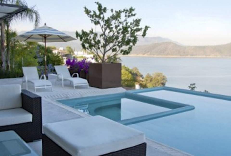 Casa Vista Bonita - Spectacular Modern Villa - Valle de Bravo, Mexico