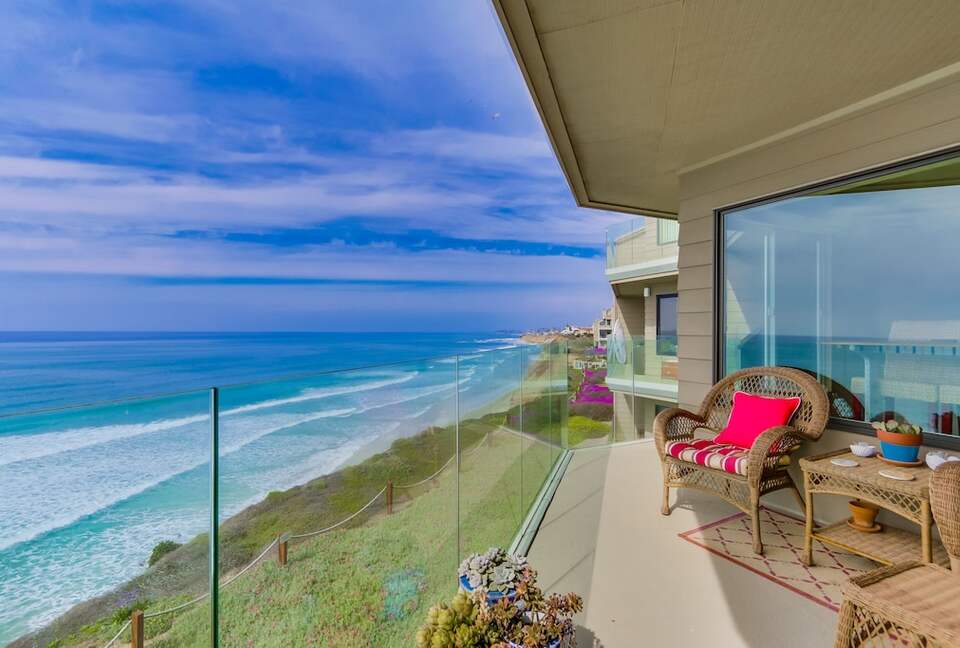Ocean Front Luxury Beach Condo with Pool and Spa - Solana Beach, California