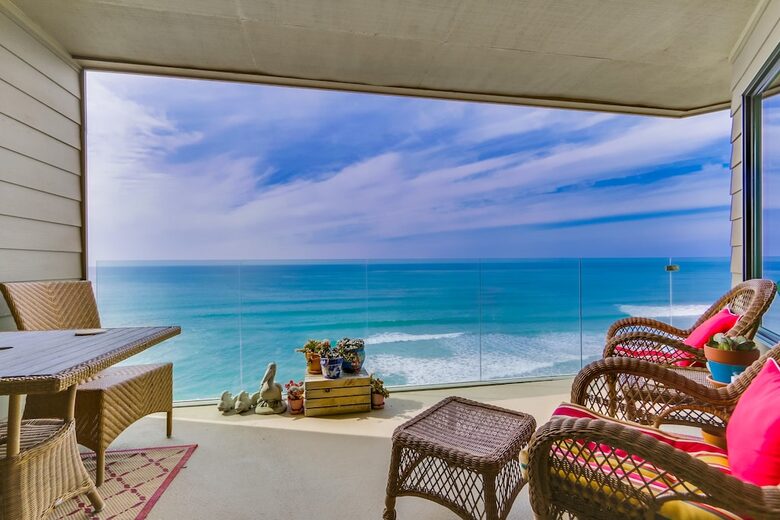 Ocean Front Luxury Beach Condo with Pool and Spa - Solana Beach, California