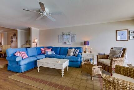 Ocean Front Luxury Beach Condo with Pool and Spa - Solana Beach, California