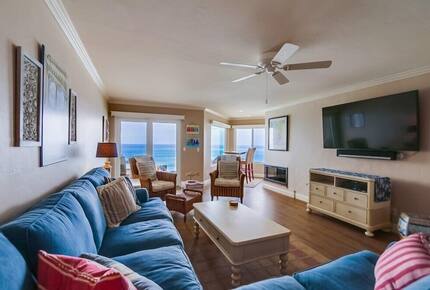 Ocean Front Luxury Beach Condo with Pool and Spa - Solana Beach, California