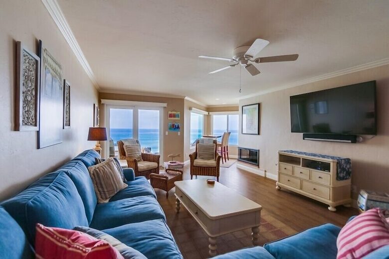 Ocean Front Luxury Beach Condo with Pool and Spa - Solana Beach, California