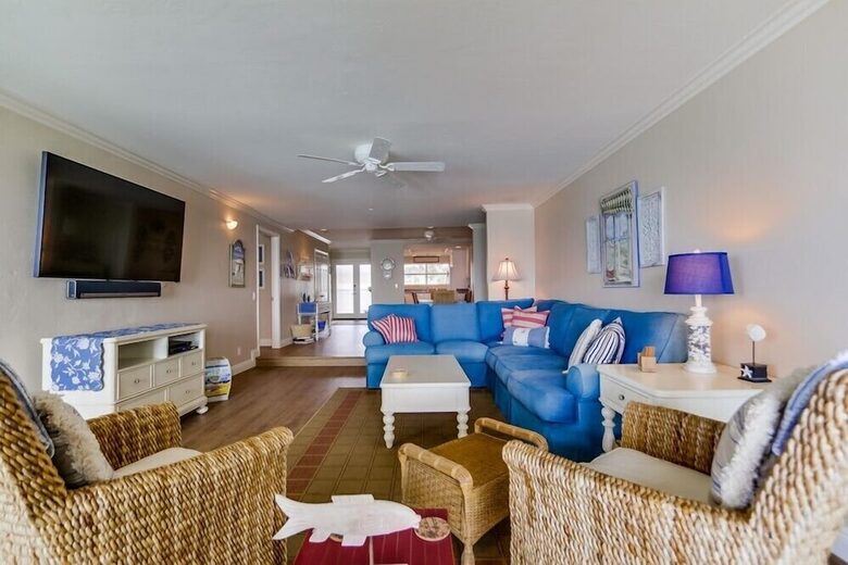 Ocean Front Luxury Beach Condo with Pool and Spa - Solana Beach, California