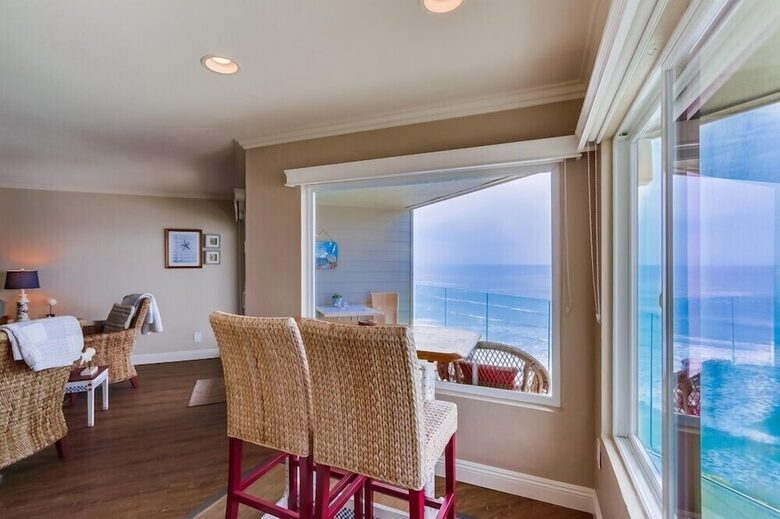 Ocean Front Luxury Beach Condo with Pool and Spa - Solana Beach, California