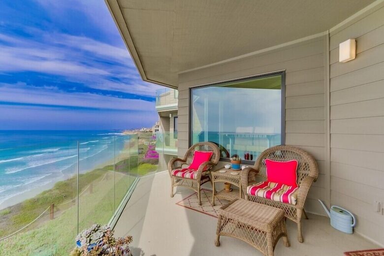 Ocean Front Luxury Beach Condo with Pool and Spa - Solana Beach, California