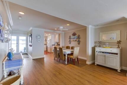 Ocean Front Luxury Beach Condo with Pool and Spa - Solana Beach, California